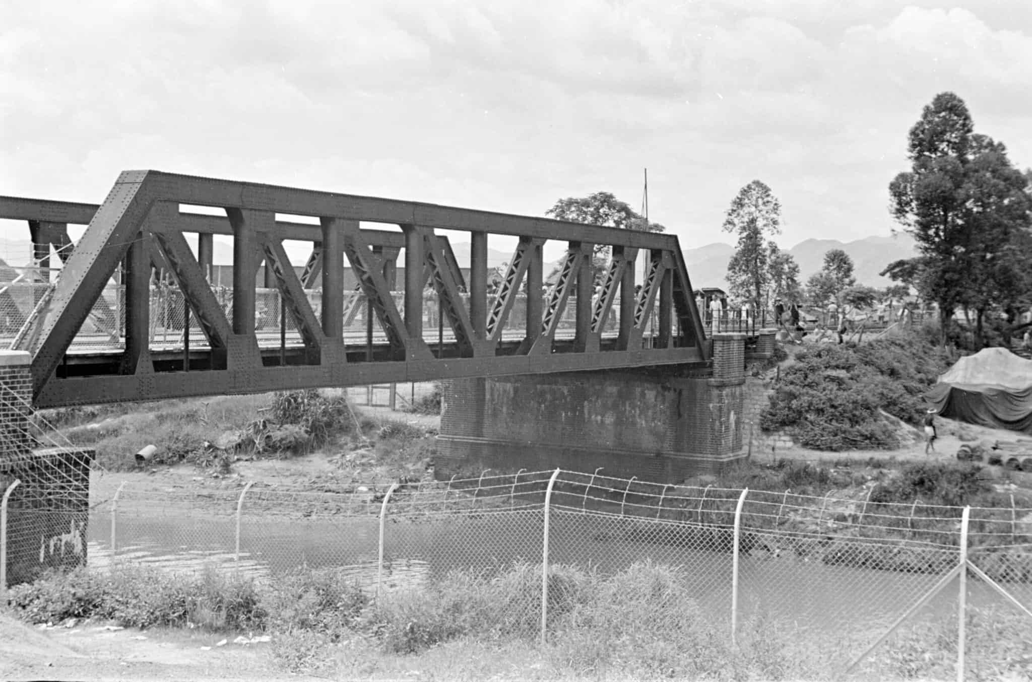 LoWuBridge_agsphoto_23289_full Lo Wu Bridge, Forman, Harrison, 1904-1978