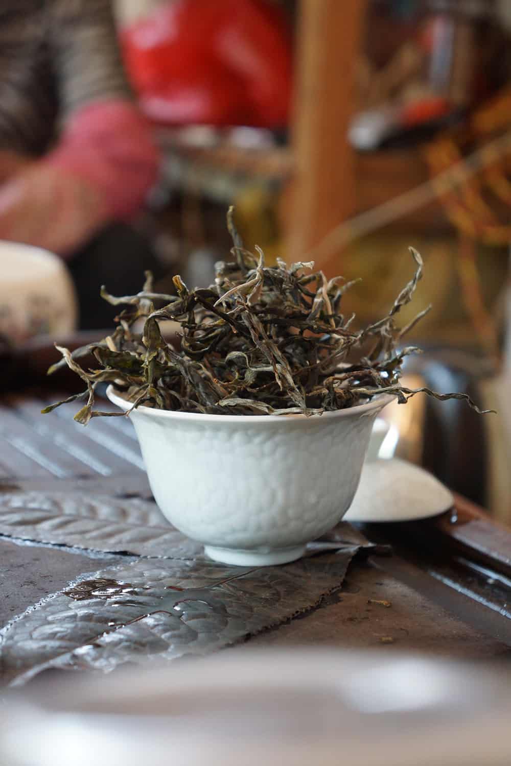 Pu'er leaves ready for water